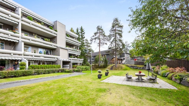 Barnevennlig nabolag med Åsheimskog FUS barnehage og trygge lekearealer like ved.