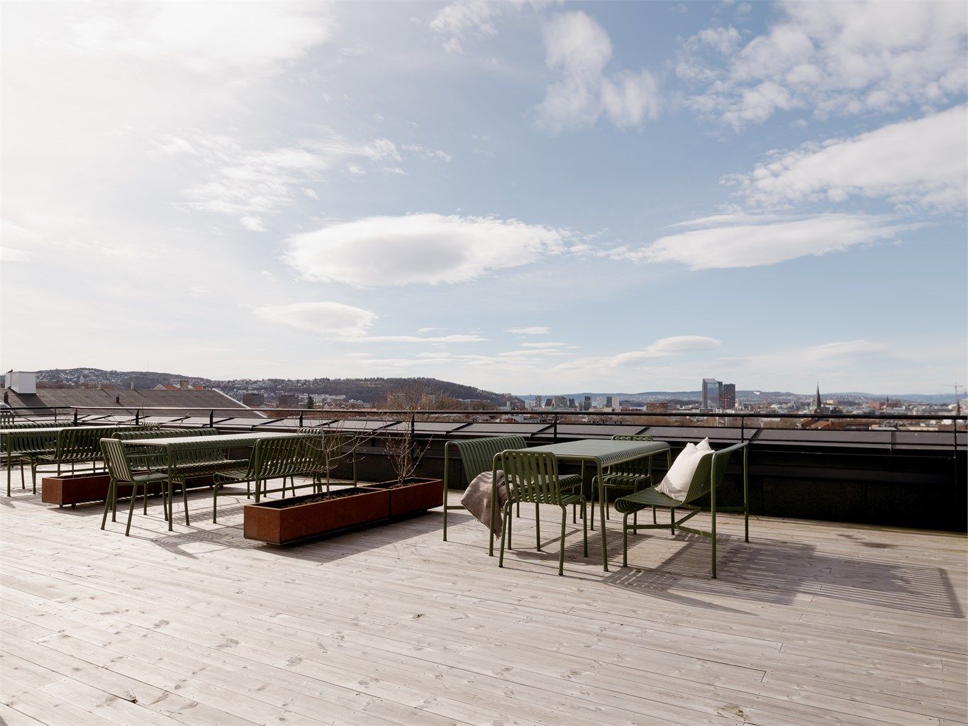 Borettslaget har en stor, felles takterrasse med flott utsikt over byen.