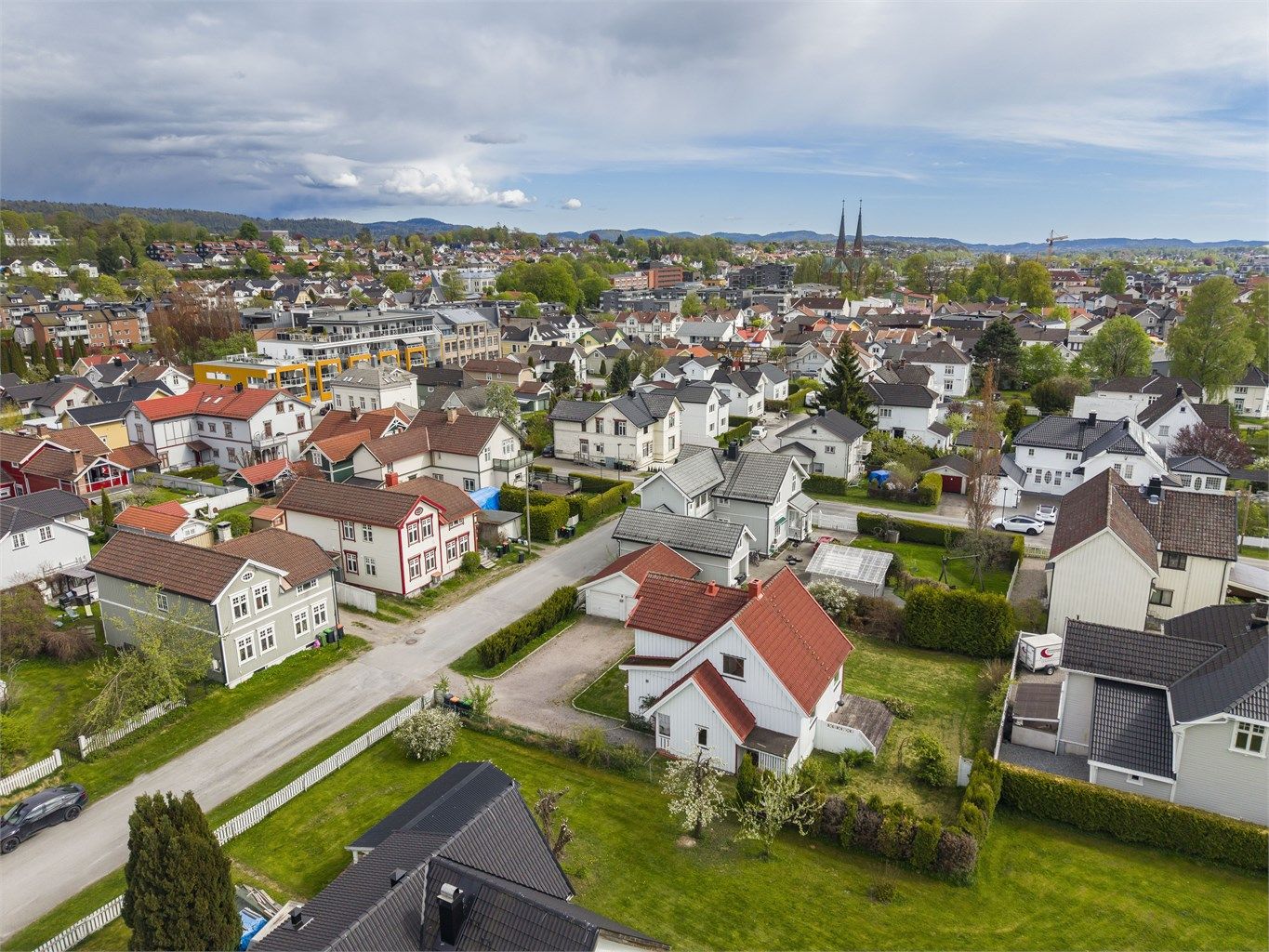 Boligen ligger sentralt passert i Skien, med kort vei til sentrum. Foto: Danny Twang - 360 Panorama