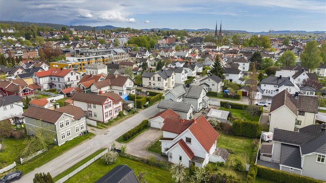 Boligen ligger sentralt passert i Skien, med kort vei til sentrum. Foto: Danny Twang - 360 Panorama