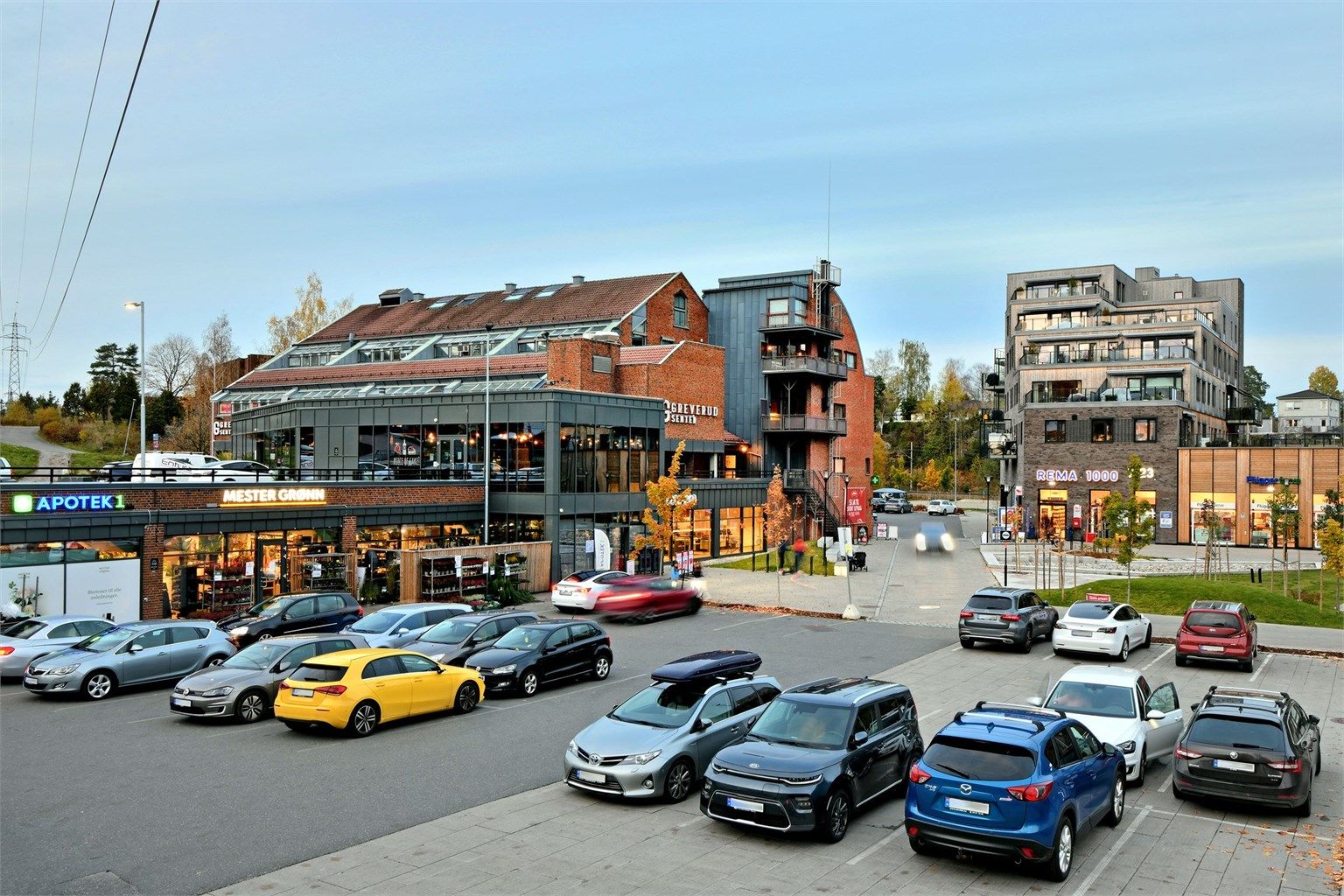 Gangavstand til Greverud senter med Meny, Rema 1000, restaurant, legekontor, apotek, m.m.