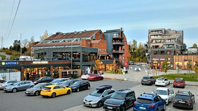 Gangavstand til Greverud senter med Meny, Rema 1000, restaurant, legekontor, apotek, m.m.