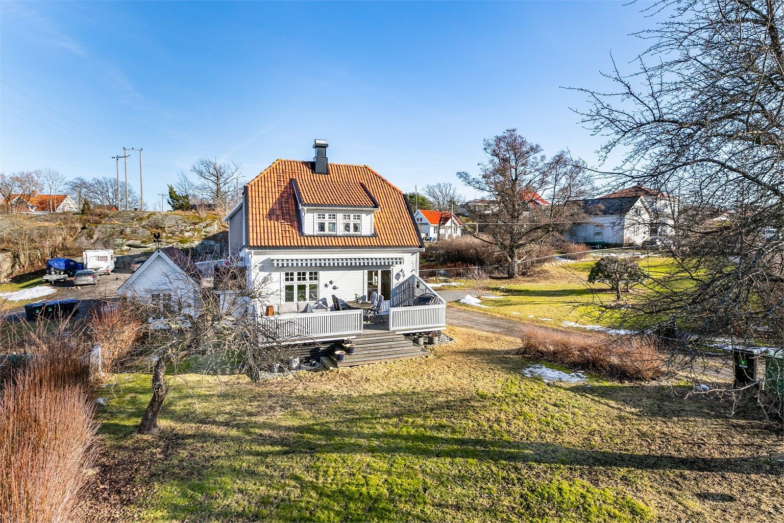 Eneboligen har nesten 100 års historie og en romslig frukt- og bærhage som i stor grad er intakt. Fotograf; Børge Oppegård.