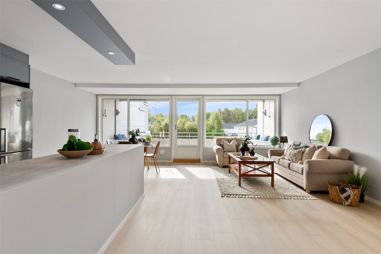 Leiligheten inneholder 2 soverom, bad, toalettrom, vaskerom, entrè, bod, stue/kjøkken og utgang til veranda