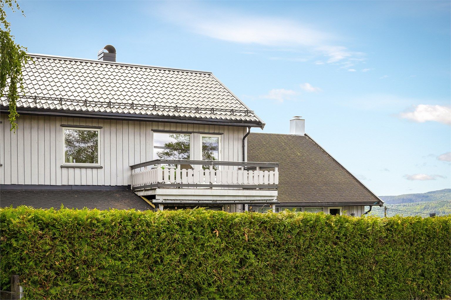 Boligen disponerer to kjellerbod på 5 kvm og 8 kvm, i tillegg er det et felles vaskerom i kjelleren.
