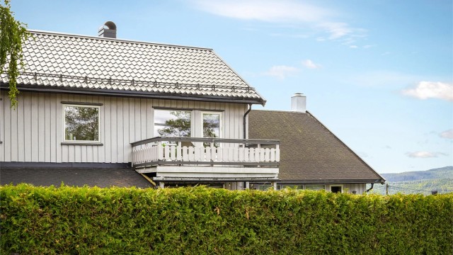 Boligen disponerer to kjellerbod på 5 kvm og 8 kvm, i tillegg er det et felles vaskerom i kjelleren.