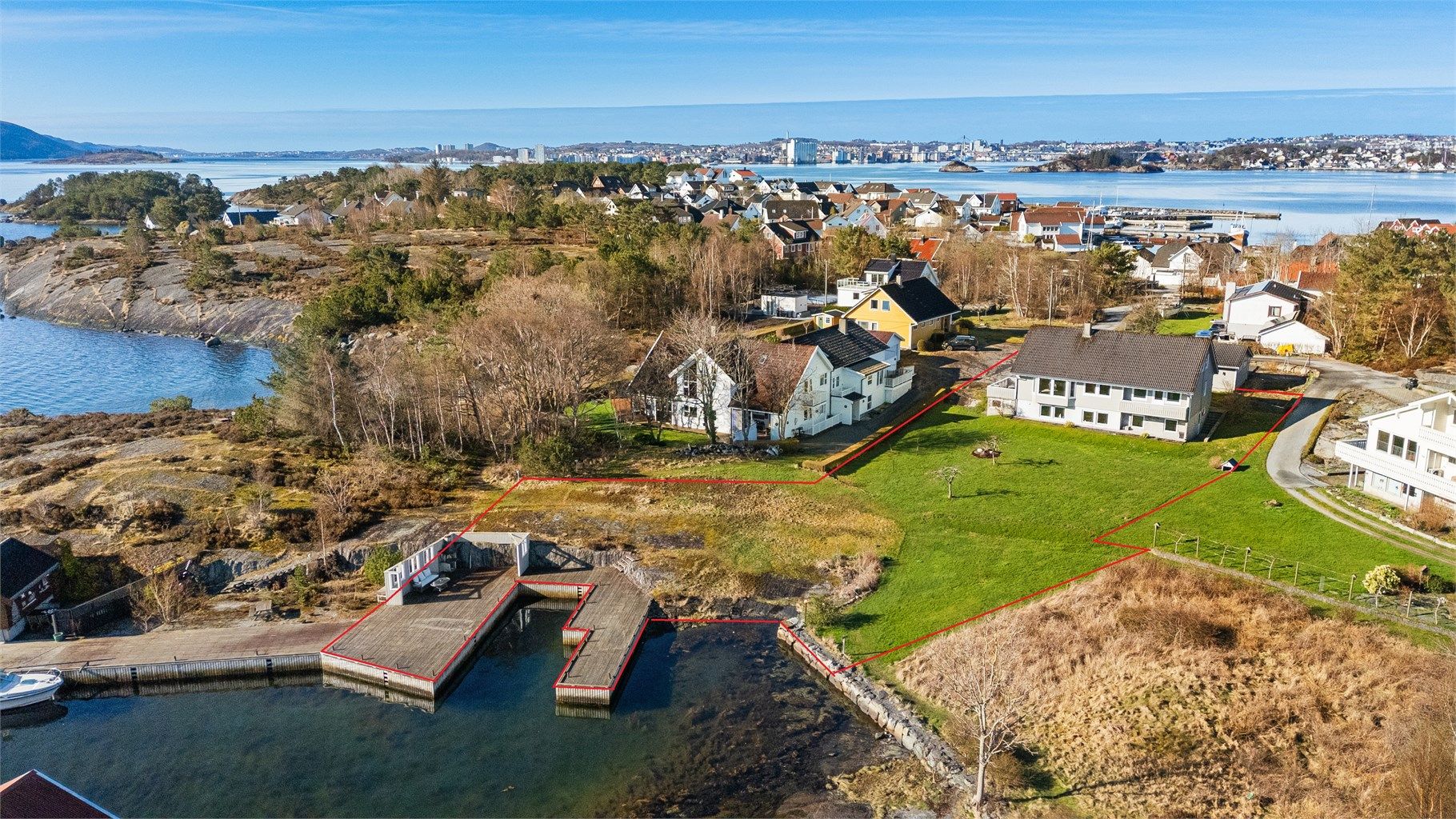 Her er tomtegrensene tegnet inn omtrentlig- Se grunnkart for eksakte tomtegrenser