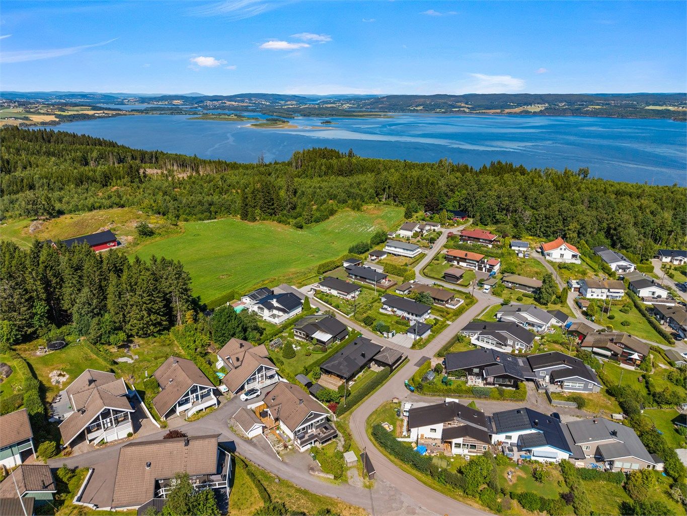 Nærhet til flotte turområder og Øyeren.
