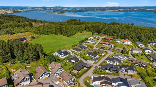 Nærhet til flotte turområder og Øyeren.