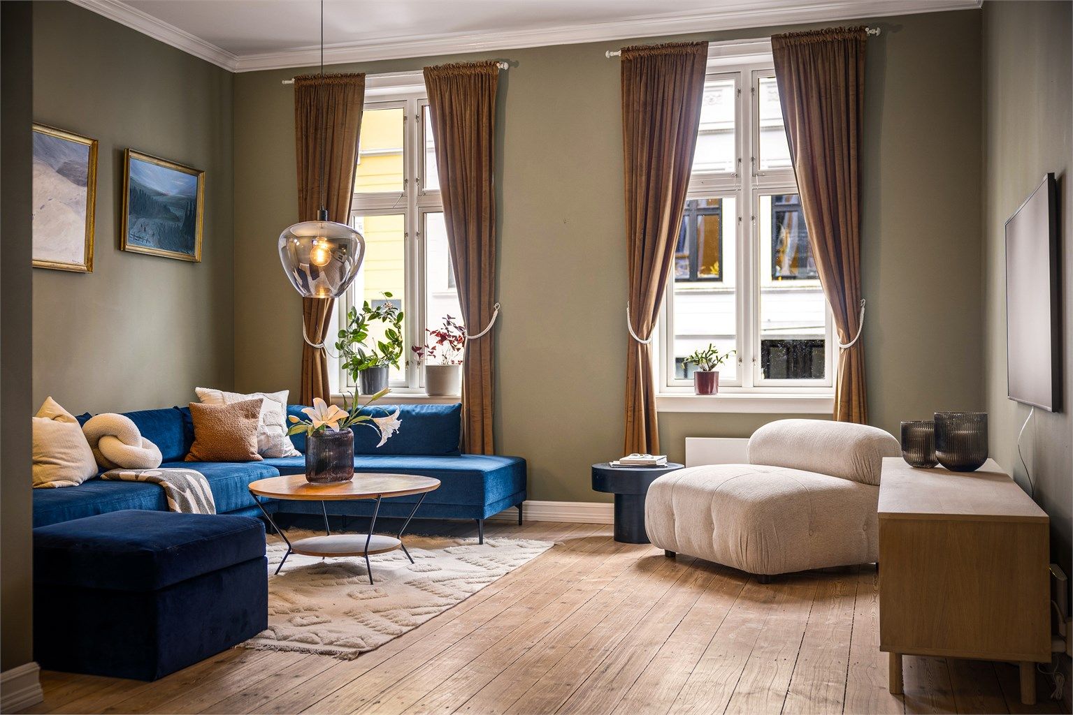 - Skal man til bybanestoppet på Florída rusler man gjennom nydelige omgivelser i Nygårdsparken  - 