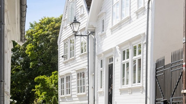 Her bor du i rolige omgivelser, men med kort vei til byens pulserende liv.