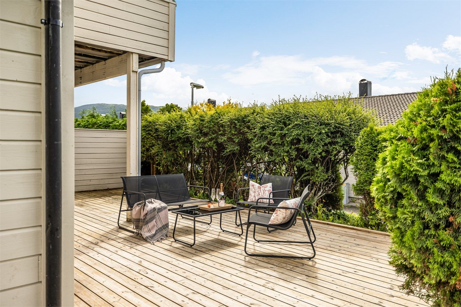 Skjermet markterrasse på 35 kvm i 1. etasje