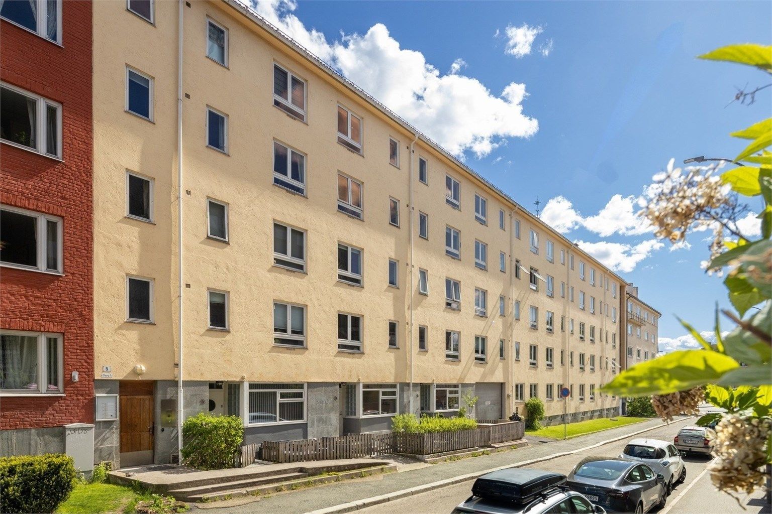 Borettslagets garasje har 13 plasser. De leies ut fortrinnsvis til andelseier. 