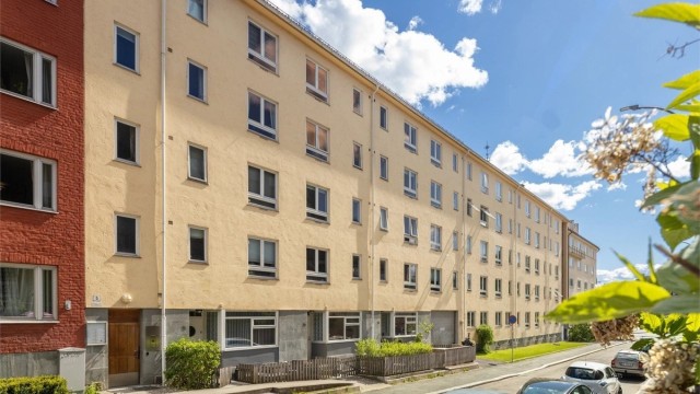 Borettslagets garasje har 13 plasser. De leies ut fortrinnsvis til andelseier.