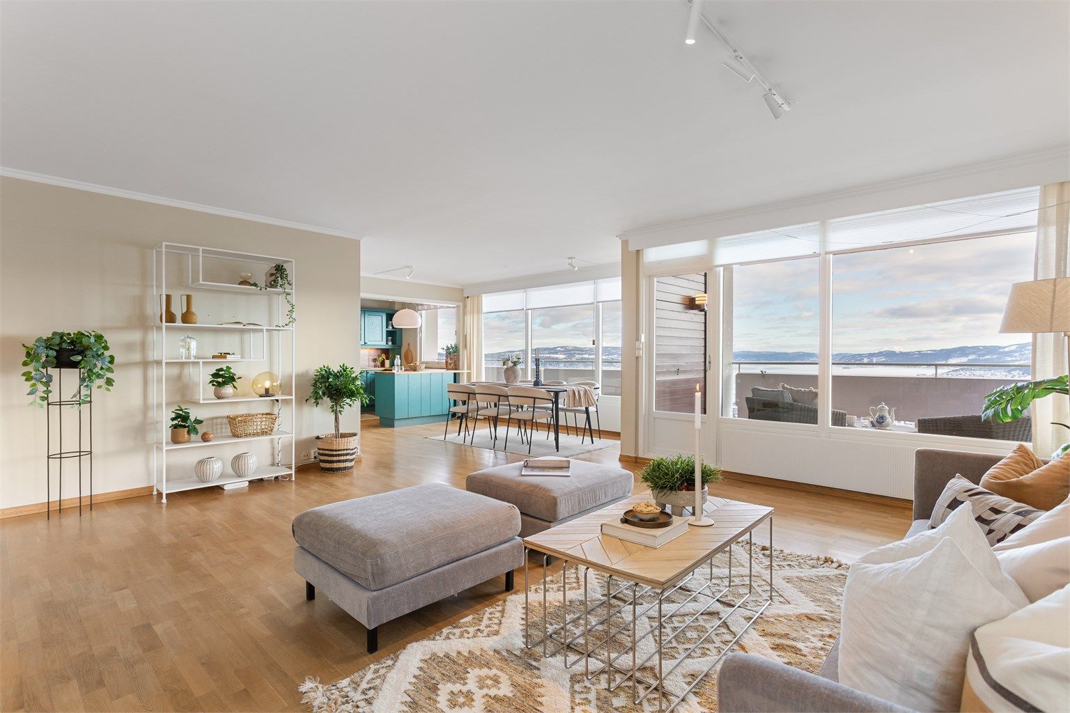 Ende, eierleilighet med tre soverom beliggende i 5. etasje med fantastisk utsikt. Foto: Emotional Landscape Production Ole Thoresen