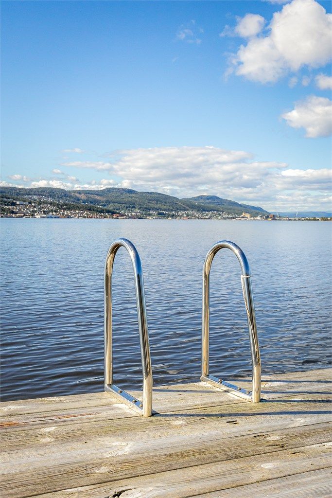 Klar for et morgen- eller kveldsbad fra egen brygge.