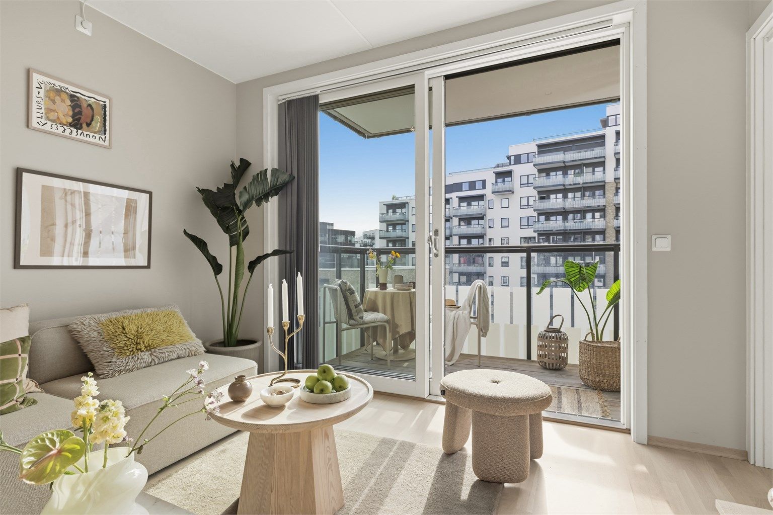 Lekker 2-roms selveierleilighet fra 2020, beliggende i 5.etasje. Leiligheten har fått TG1 på alle punkter. Leiligheten byr på kvaliteter som vannbåren varme, balansert ventilasjon, parkettgulv og heis i bygget. Foto: MarikaFoto / Marika Mørkestøl 