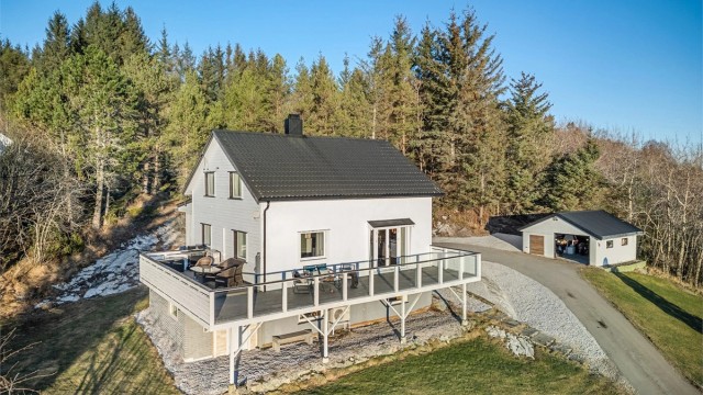 Velkommen til Ansnesveien 74! - en svært flott og innholdsrik enebolig beliggende i et rolig og attraktivt område på Ansnes.