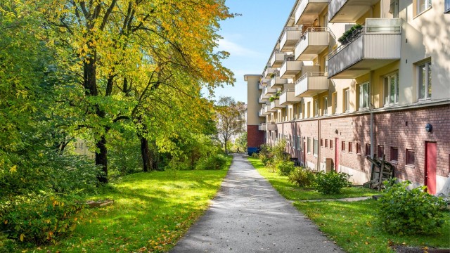 Fellesområde tilhørende borettslaget og uteområdet vedlikeholdes jevnlig.