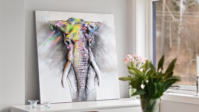 Vinduene gir godt med lys og skaper en trivelig atmosfære.