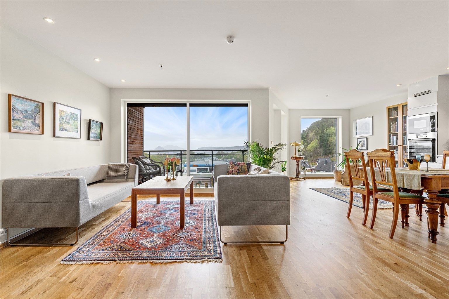 Velkommen til Blindheimsvegen 20, presentert av Daglig leder/Eiendomsmegler Preben Willmann