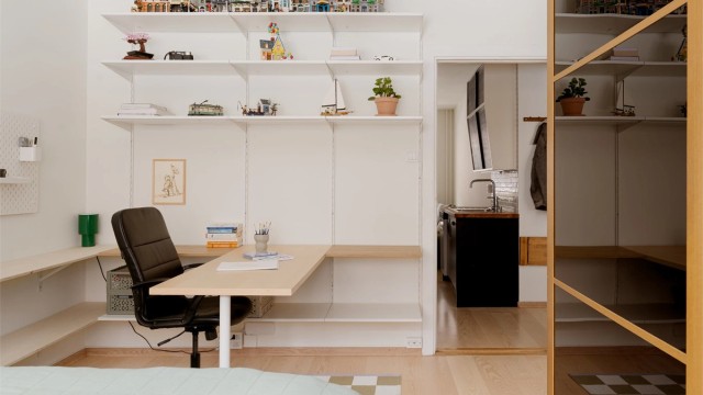 Rommet er holdt i duse og behagelige nyanser som gir en god atmosfære.