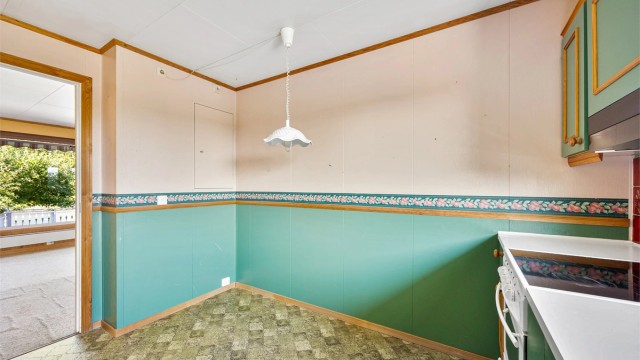 Det er plass til en liten spiseplass på kjøkkenet.