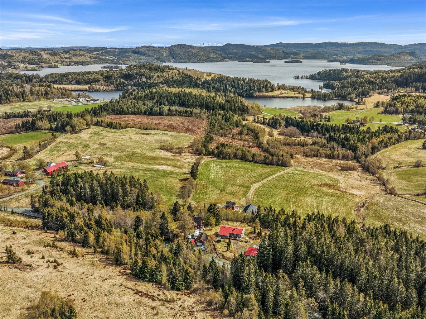 For den turglade er Estenstadmarka og omkringliggende turområder lett tilgjengelige. Her finnes flotte turstier, skiløyper og populære utfartssteder som Estenstadhytta. Det er gode kollektivforbindelser fra området med bussforbindelse fra Nyjord. 