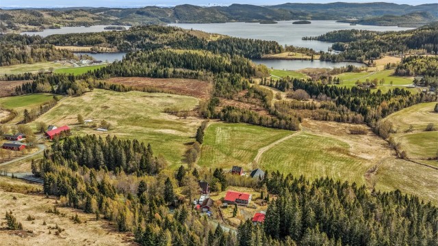For den turglade er Estenstadmarka og omkringliggende turområder lett tilgjengelige. Her finnes flotte turstier, skiløyper og populære utfartssteder som Estenstadhytta. Det er gode kollektivforbindelser fra området med bussforbindelse fra Nyjord.