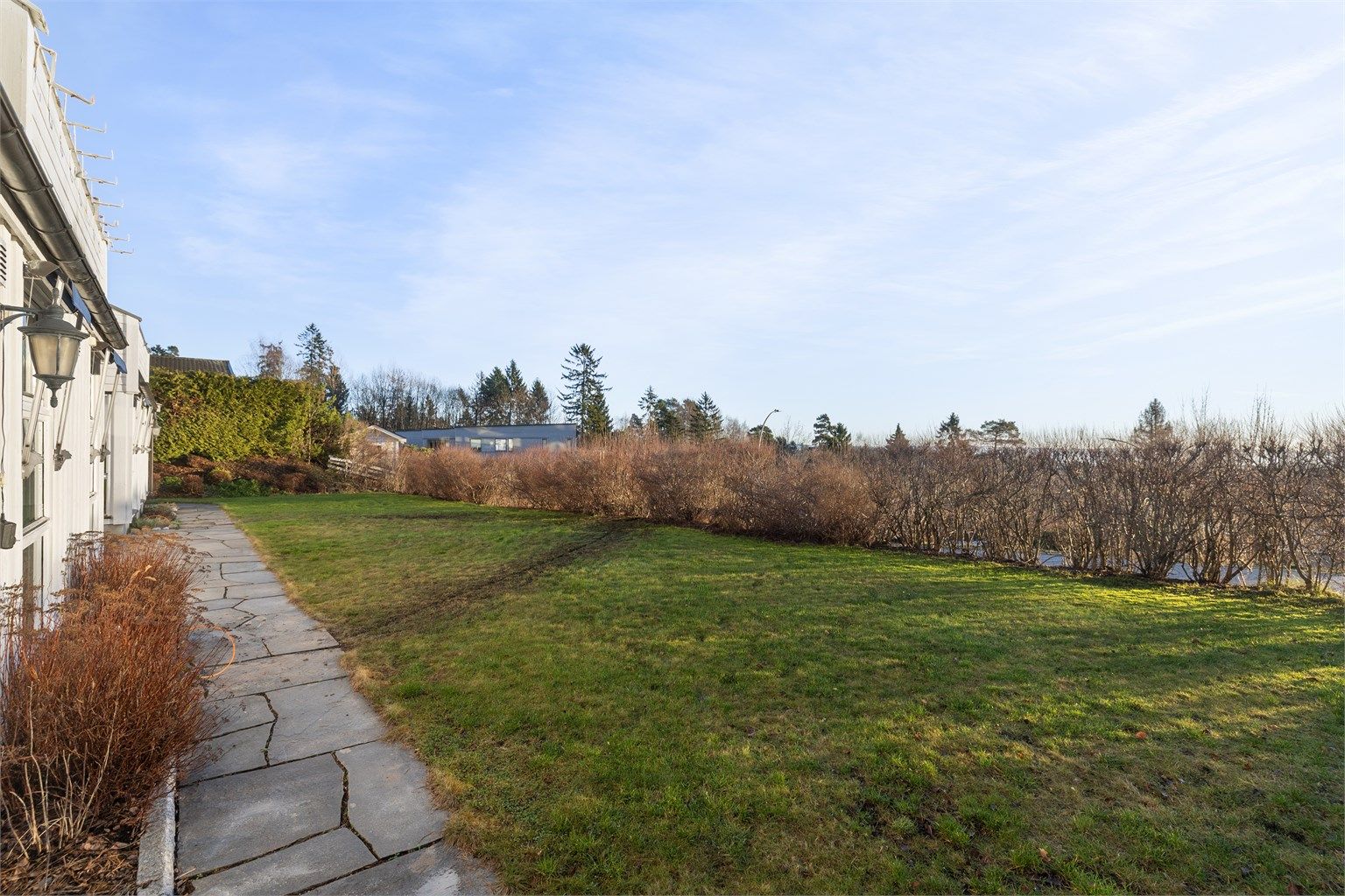 Mulighet for deling av hageareal med hekk eller gjerde er opplyst av selger.