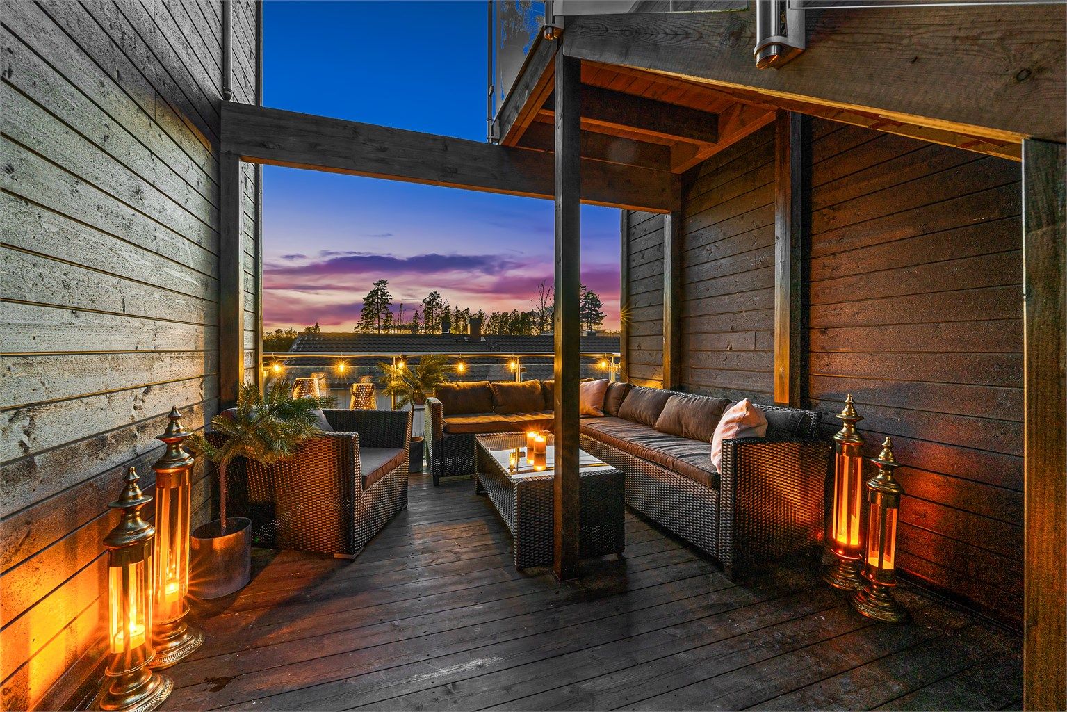 Den overbygde delen av balkongen gir ly for vær og vind.