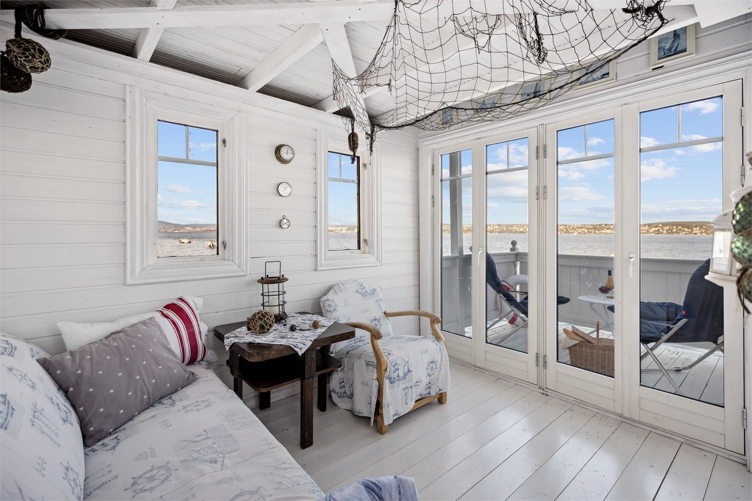 Tilbaketrukken beliggenhet og en flott utsikt over fjorden 