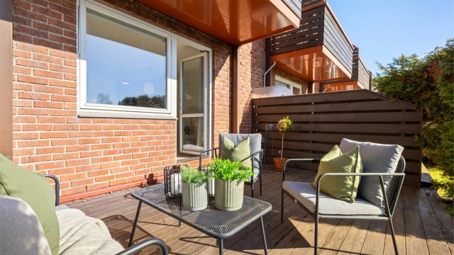 Den sydvestvendte orienteringen gir gode solforhold utover dagen.