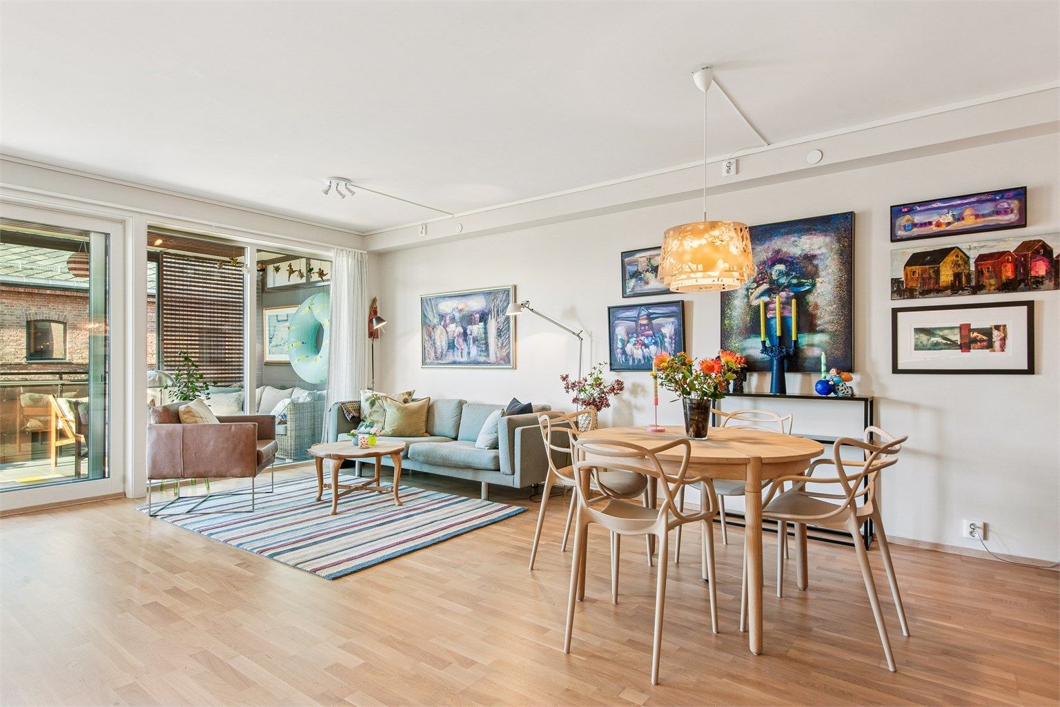 Velkommen til Sangenvegen 3- Lekker og lys 3-roms i 4. etasje. 