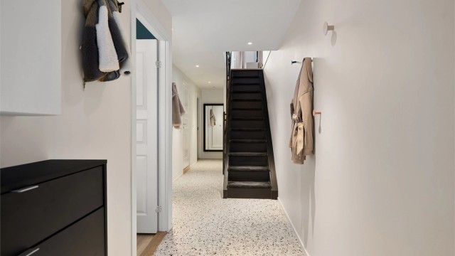 Underetasje har entre, gang, bad, soverom 1, rom benyttet som soverom 2 og rom benyttet som soverom 3