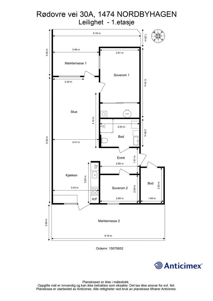 Her er det 2 gode soverom, romslig gang og bad, gjennomgående, lys stue/kjøkkenløsning. Itillegg utebod rett ved inngangen