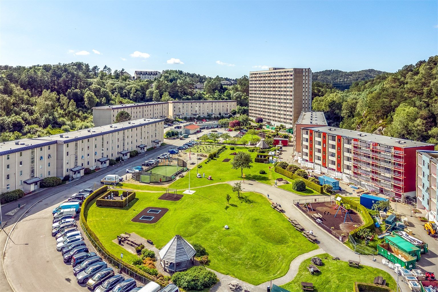 Borettslaget er i gang med rehabilitering av fasader og utvidelse av balkonger.
