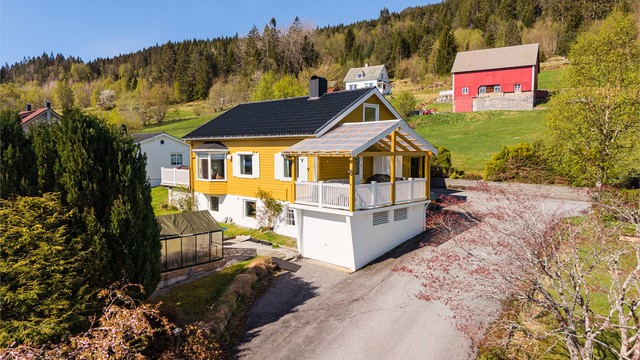 Fra eiendommen er det kun 10 minutters kjøring til Digerneset og 20 minutter til Moa