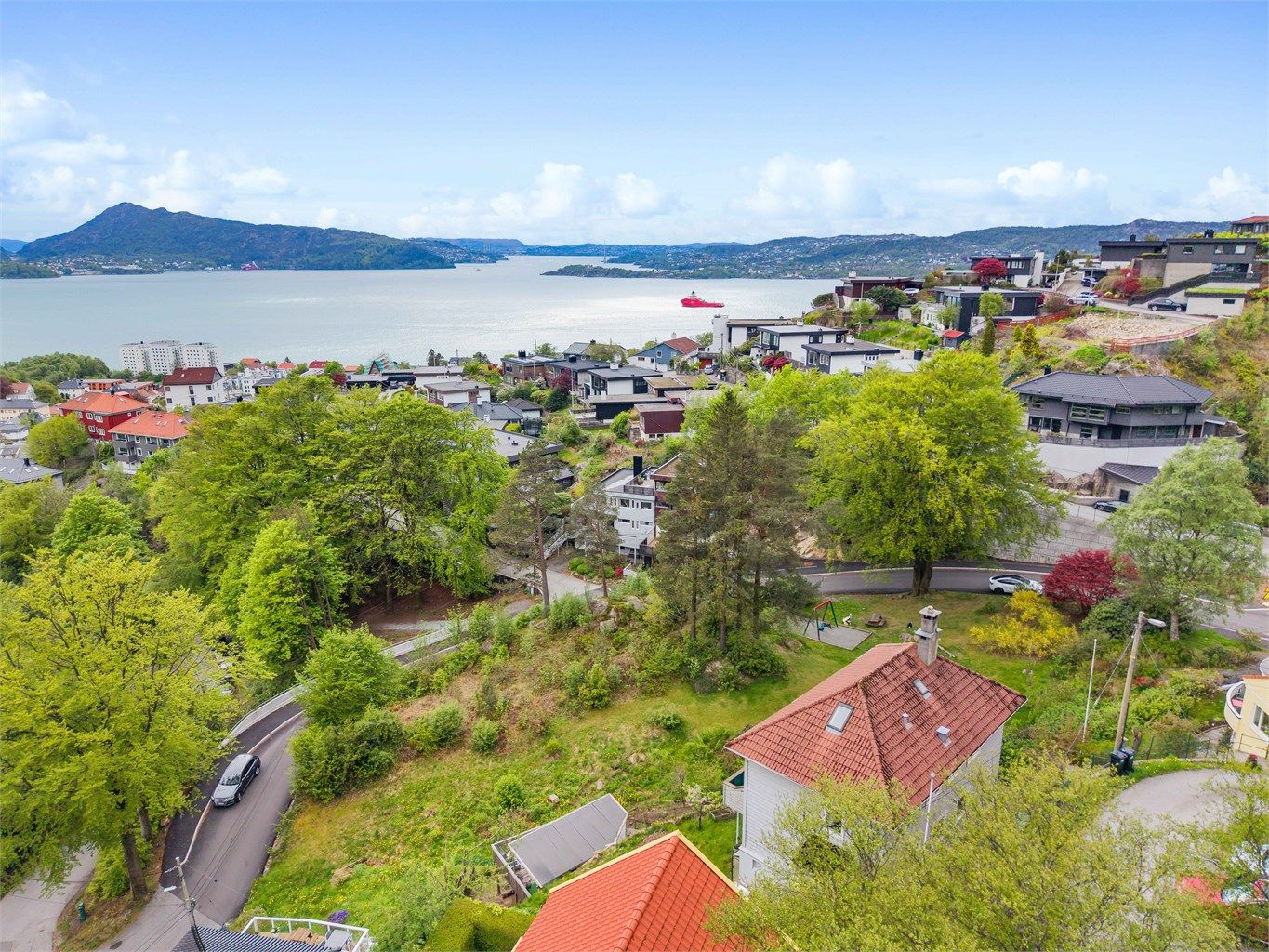 Kun 4 minutter å gå til nærmeste barnehage og 12 minutter til Hellen barneskole.