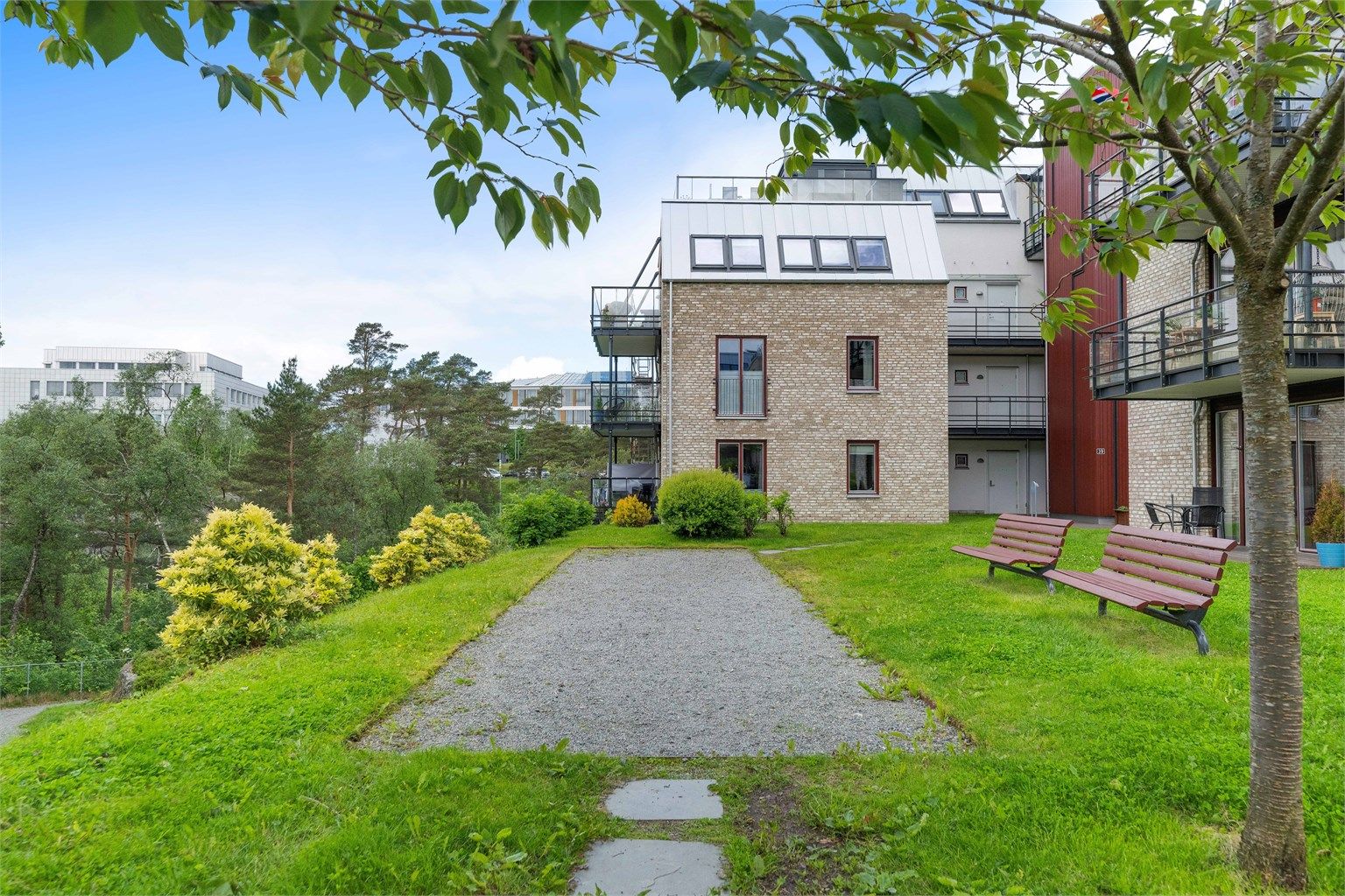 Sameiet har flotte grønne fellesarealer. 
