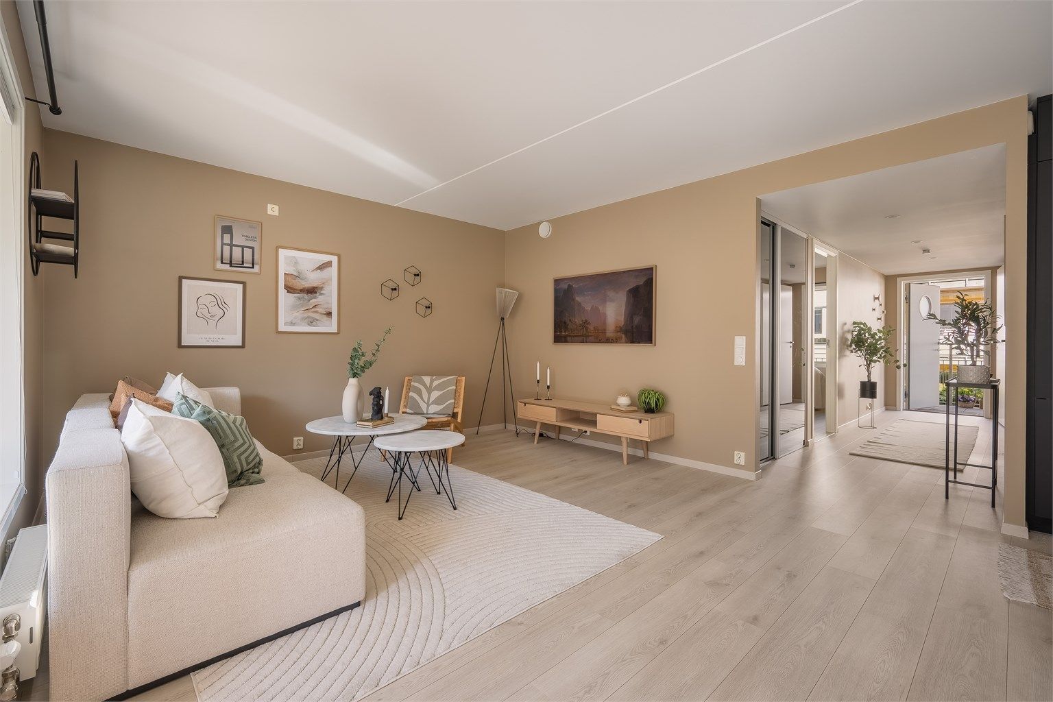 Leiligheten oppleves moderne med en gjennomgående god standard og stor grad av TG1