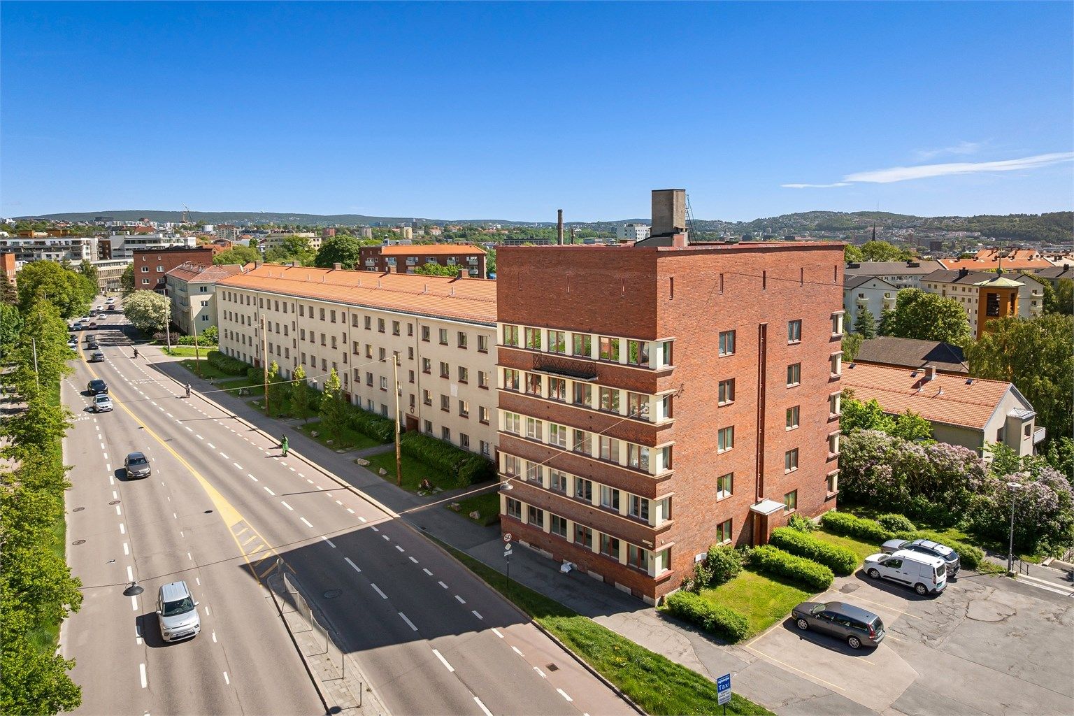 Eiendommen ligger sentralt til på Ila, i et rolig og veletablert borettslag.