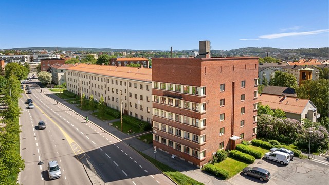 Eiendommen ligger sentralt til på Ila, i et rolig og veletablert borettslag.