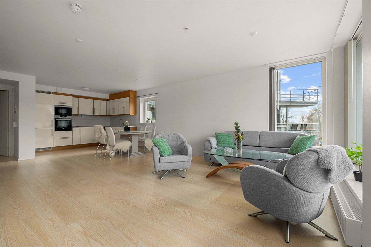 Velkommen til Midelfarts veg 60 - og denne flotte og romslige 4-romsleiligheten beliggende i et attraktivt boligområde på Munkvoll/Byåsen! 