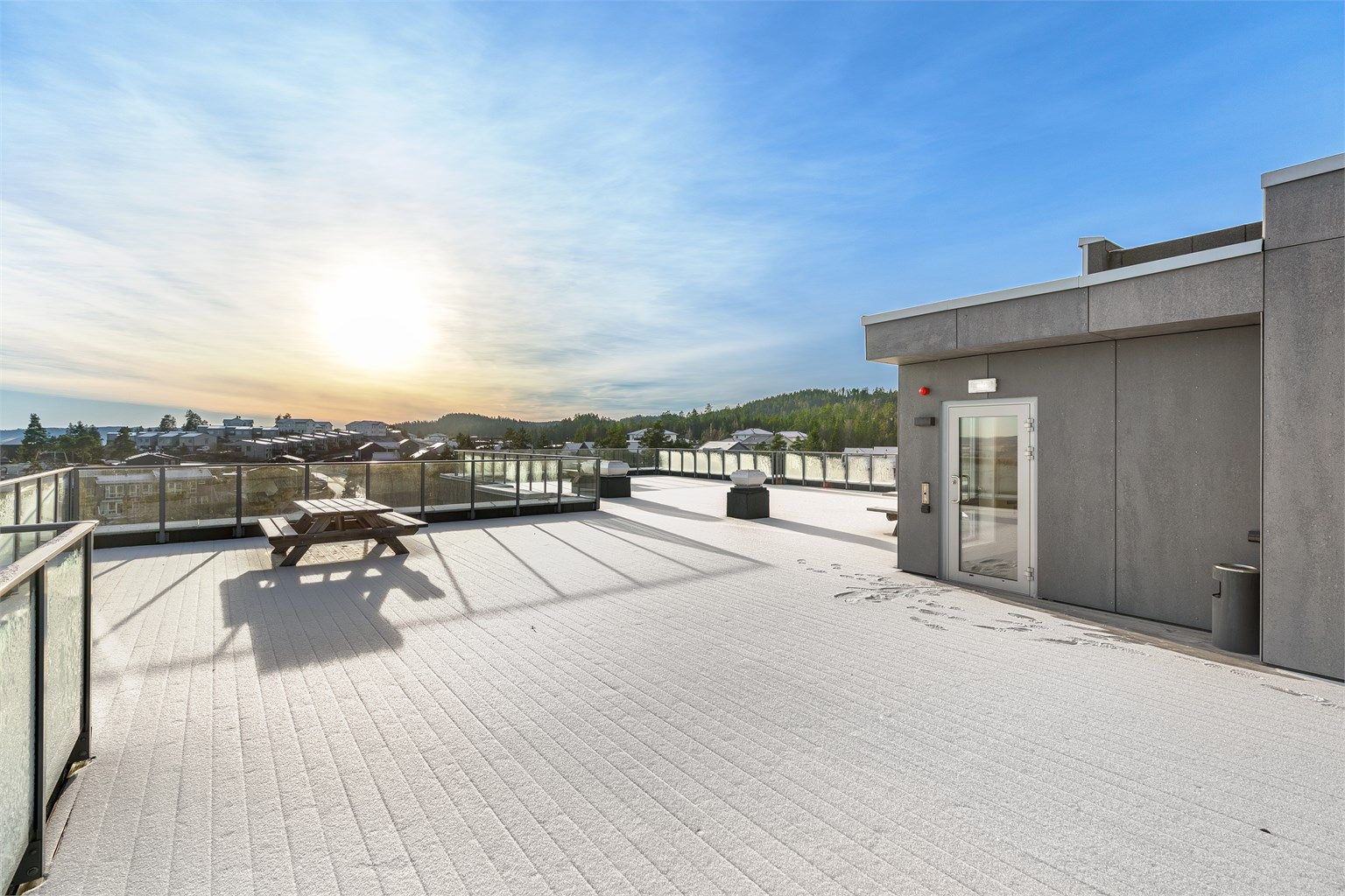 Felles takterrasse med nydelig utsikt, og hvor solen kan nytes hele dagen.