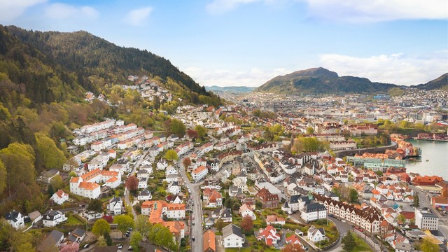 -Et av Bergens mest sjarmerende plasser, idyllisk beliggende mellom byfjell og byliv -