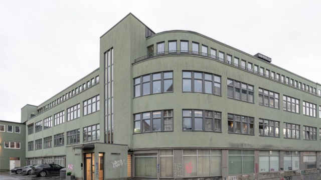 Leiligheten har en populær beliggenhet midt på Torshov, et nabolag kjent for sitt levende miljø og kombinasjonen av urbant byliv og flotte grøntområder.