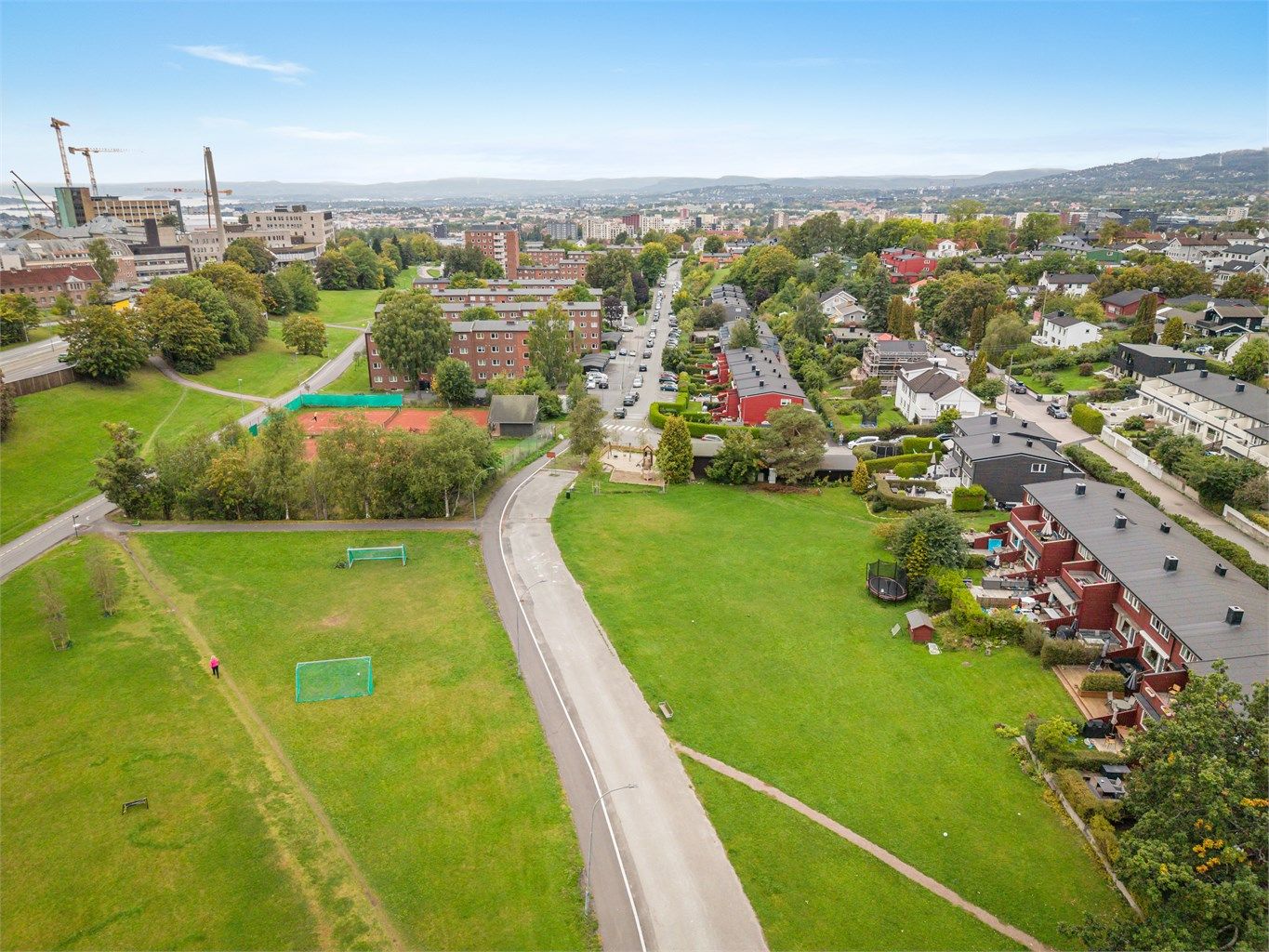 Sentral beliggenhet, midt mellom sentrum og marka