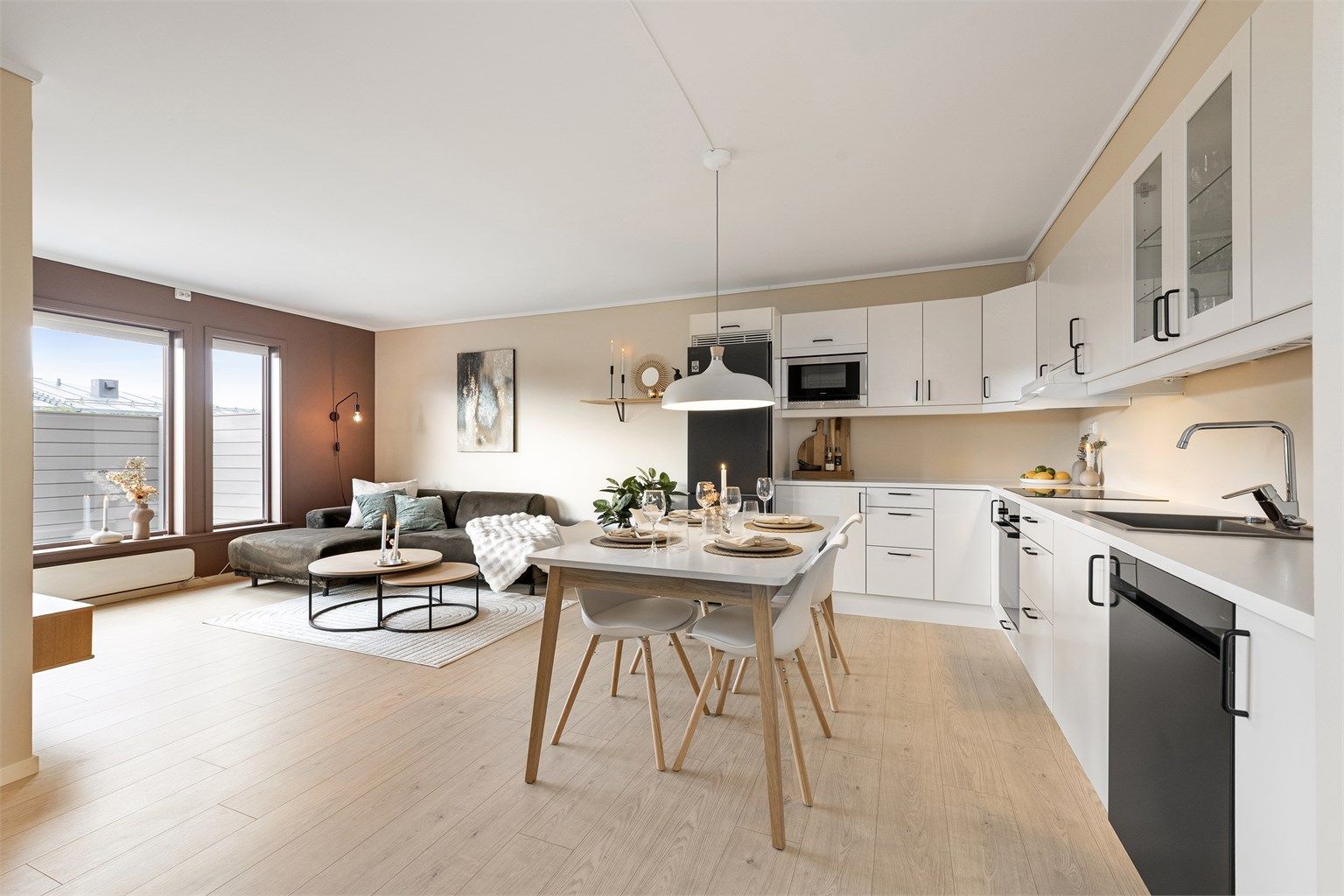 Velkommen til Skarpetegvegen 35! En pen 3-roms leilighet med en sosial, åpen planløsning.