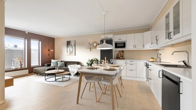 Velkommen til Skarpetegvegen 35! En pen 3-roms leilighet med en sosial, åpen planløsning.